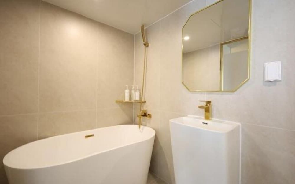 Denbastar Hotel-Kyungnam University Branch Deluxe Double Room 4