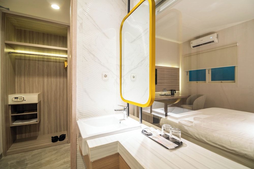 Yulia Hotel Managed by HIG Deluxe Room, 1 Bedroom, Non Smoking 2