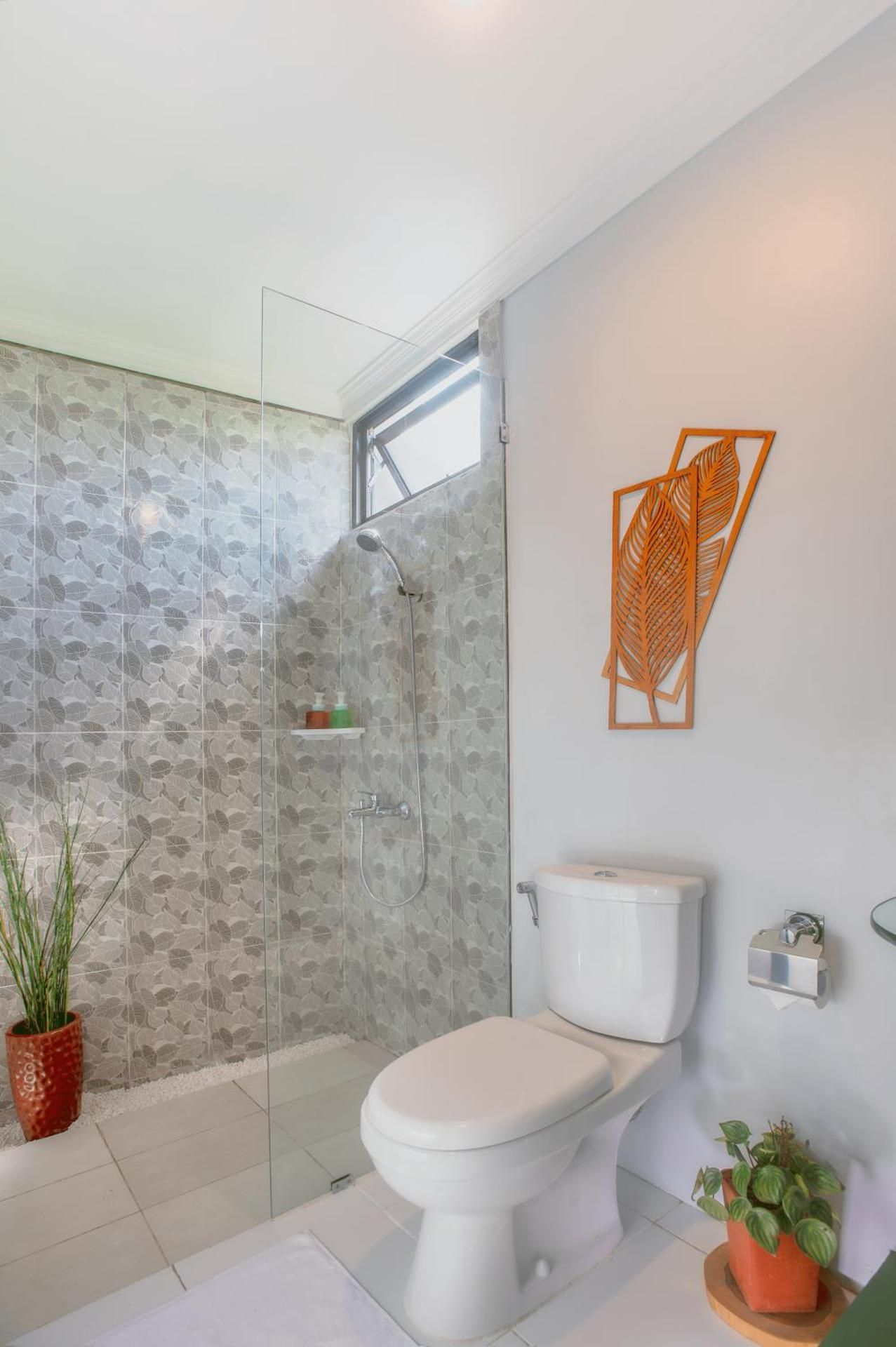 Tzy-No Cottage Deluxe Family Room with Window