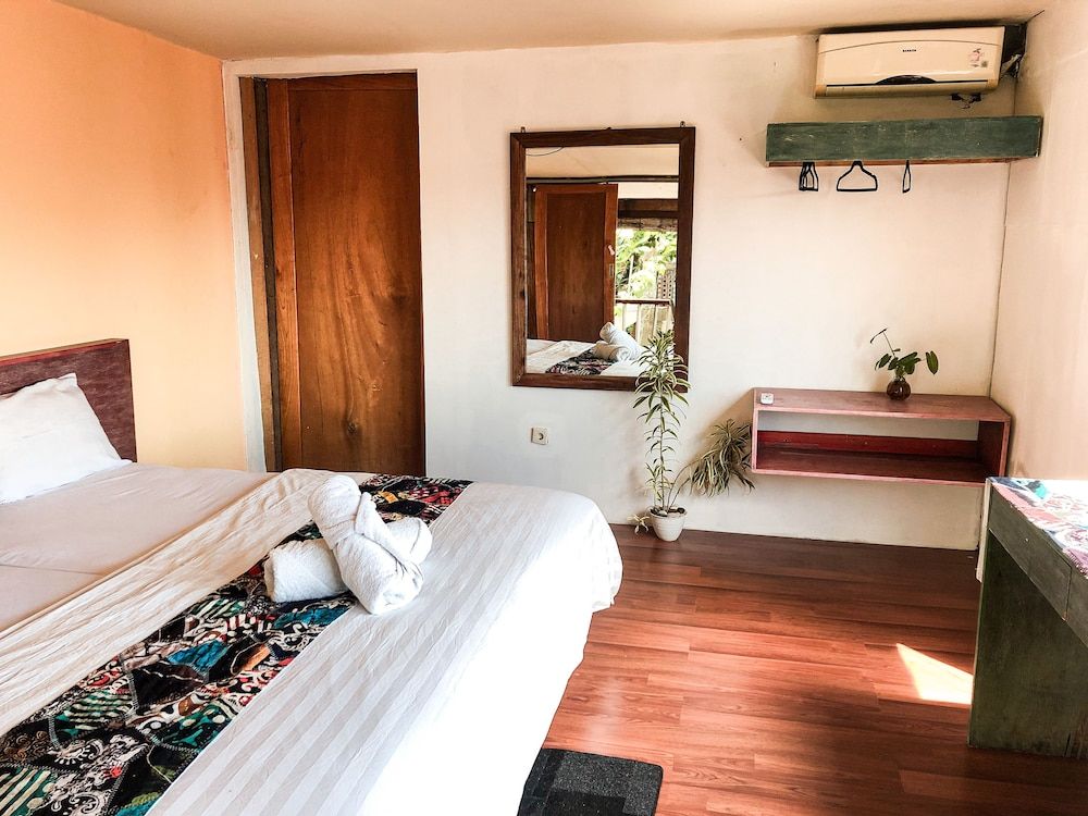 Tree House Lodge