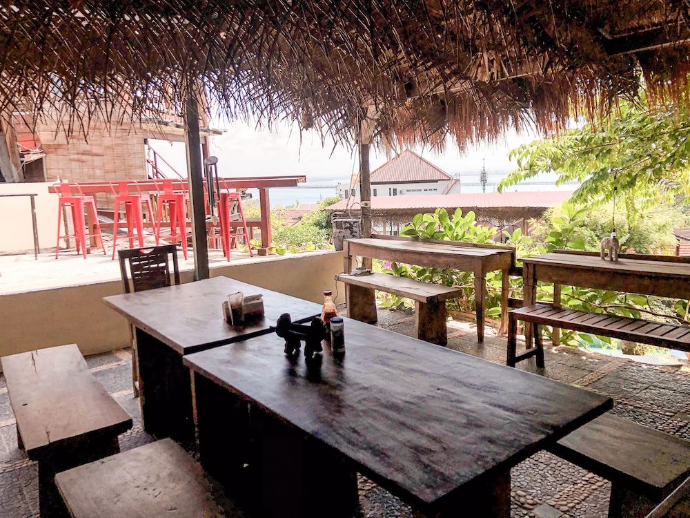 Tree House Lodge