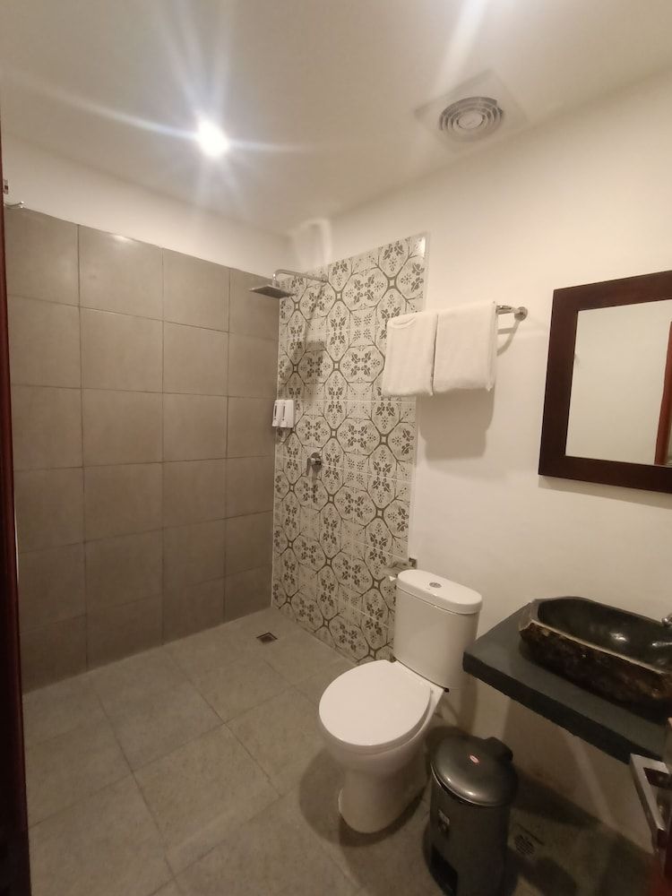 Attara Inn Senggigi Family Room 9