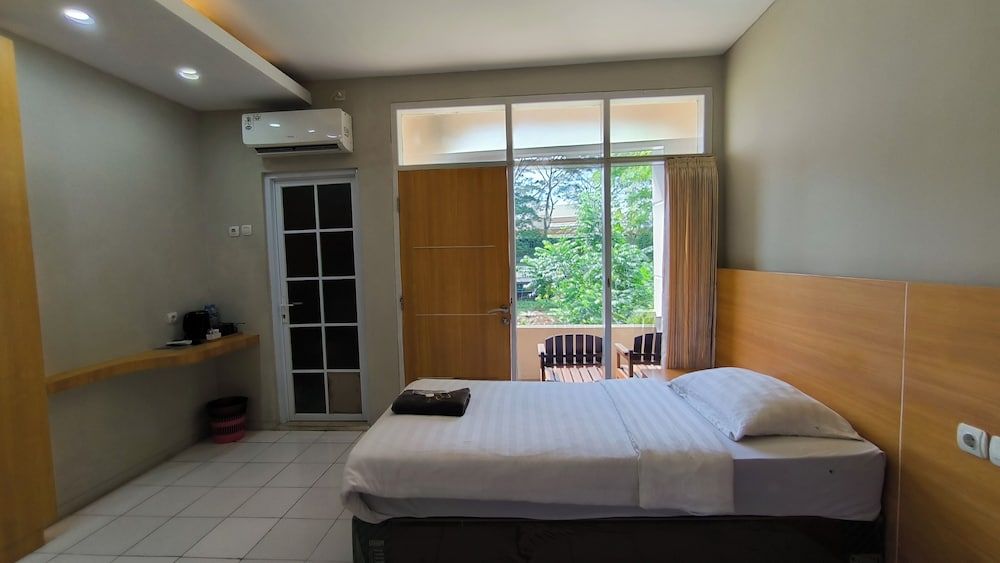 Royal Kencana powered by Cocotel Deluxe Twin Room 3