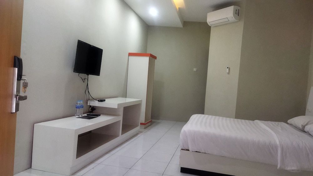 Royal Kencana powered by Cocotel Deluxe Double Room 3