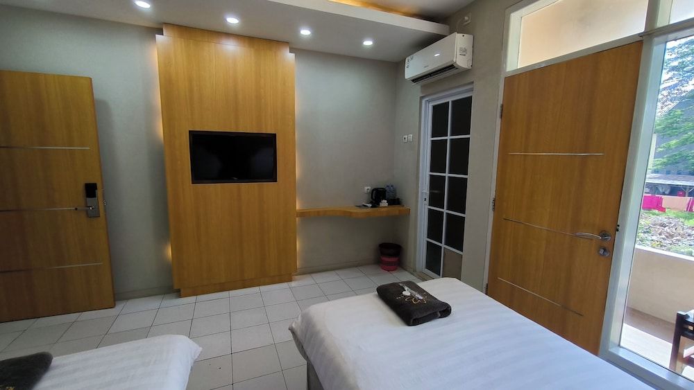 Royal Kencana powered by Cocotel Deluxe Twin Room