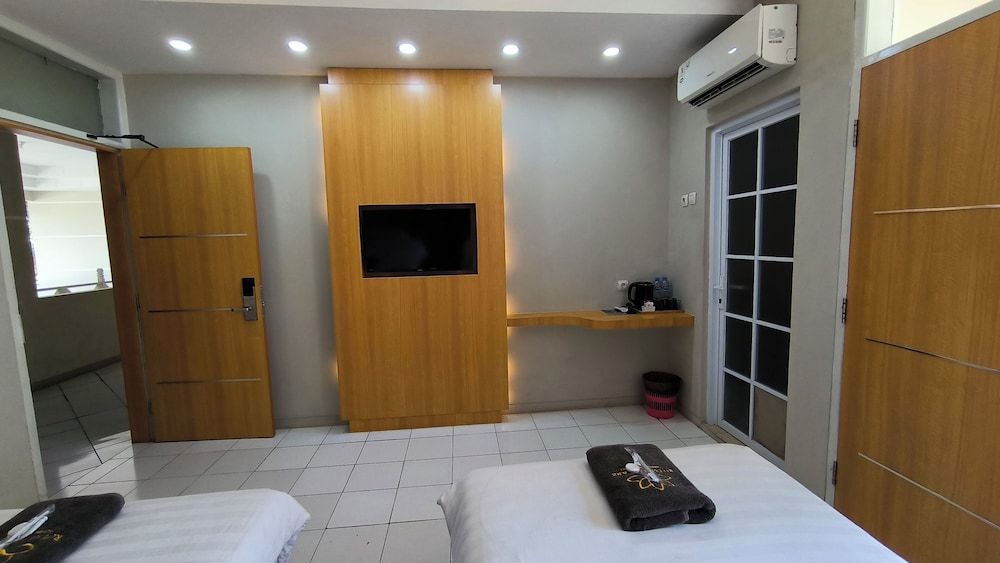 Royal Kencana powered by Cocotel Deluxe Twin Room 10