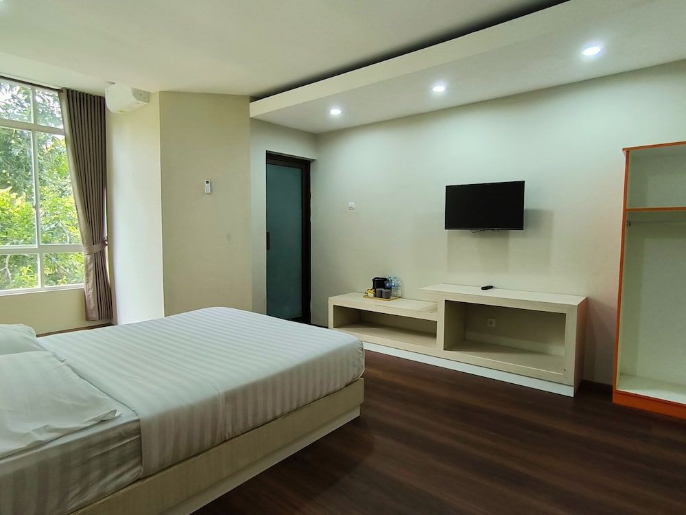 Royal Kencana powered by Cocotel Deluxe Double Room 8
