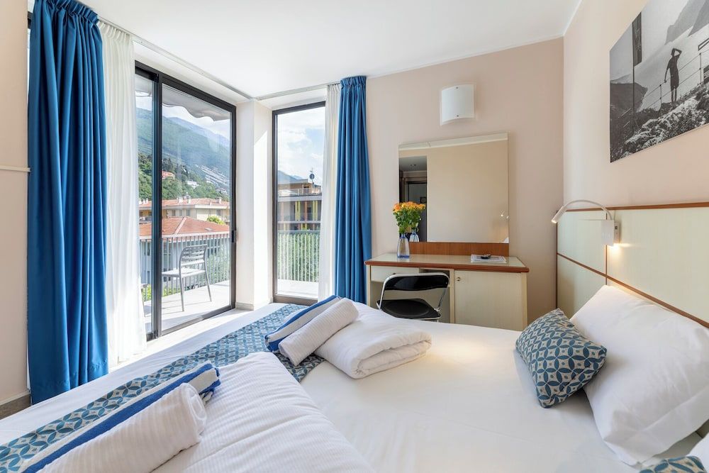 Comfort Room, Pool View, Corner