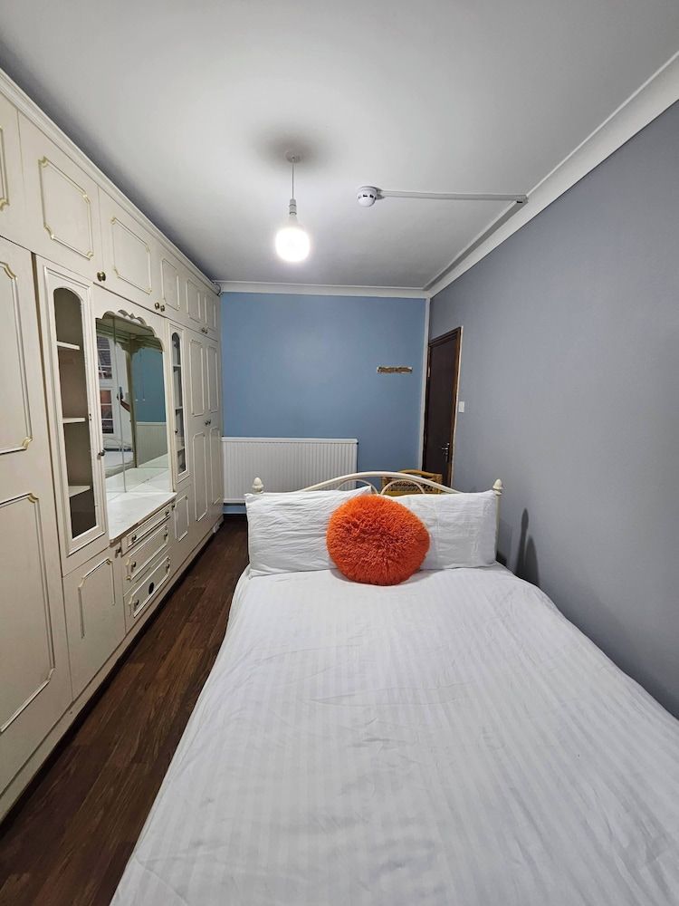 SnoozeDen Wellesley – Near to Slough Station Standard Single Room, 1 Twin Bed (Shared) 8