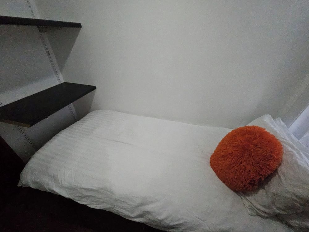 SnoozeDen Wellesley – Near to Slough Station Standard Single Room, 1 Twin Bed (Shared) 6