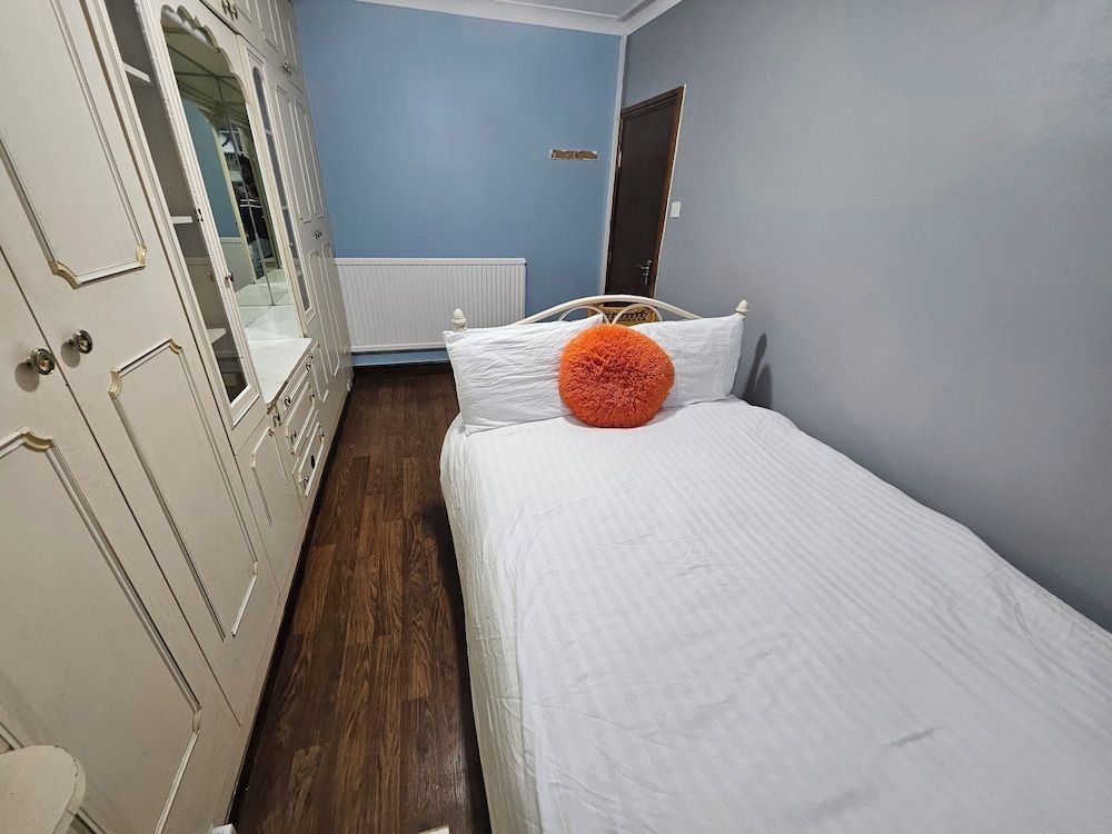 SnoozeDen Wellesley – Near to Slough Station Standard Single Room, 1 Twin Bed (Shared) 3