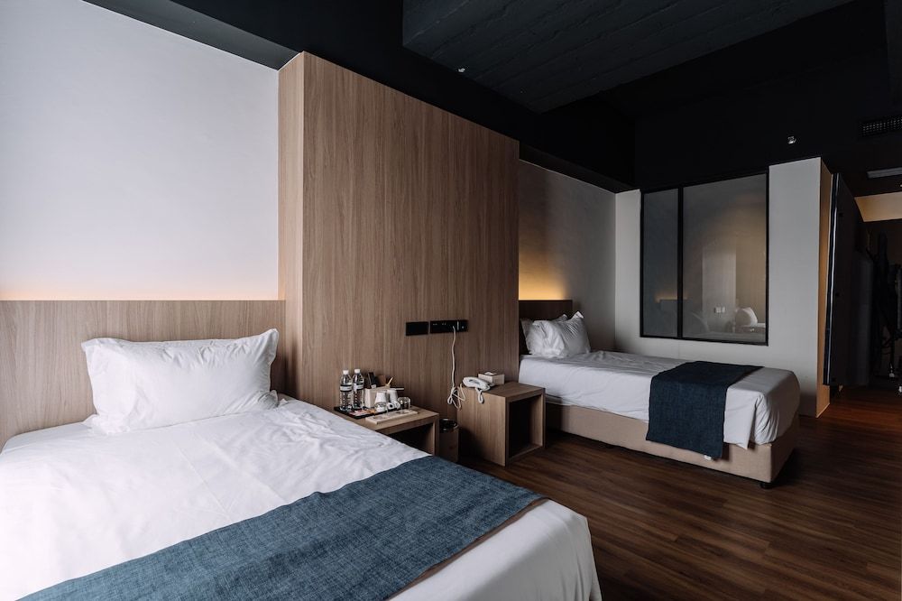 Impiana by Roxy Hotel Deluxe Twin Room, 2 Twin Beds 3