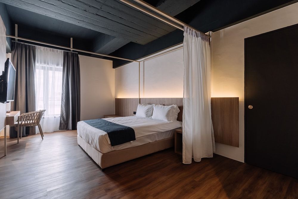 Impiana by Roxy Hotel Deluxe Double Room, 1 Queen Bed 2