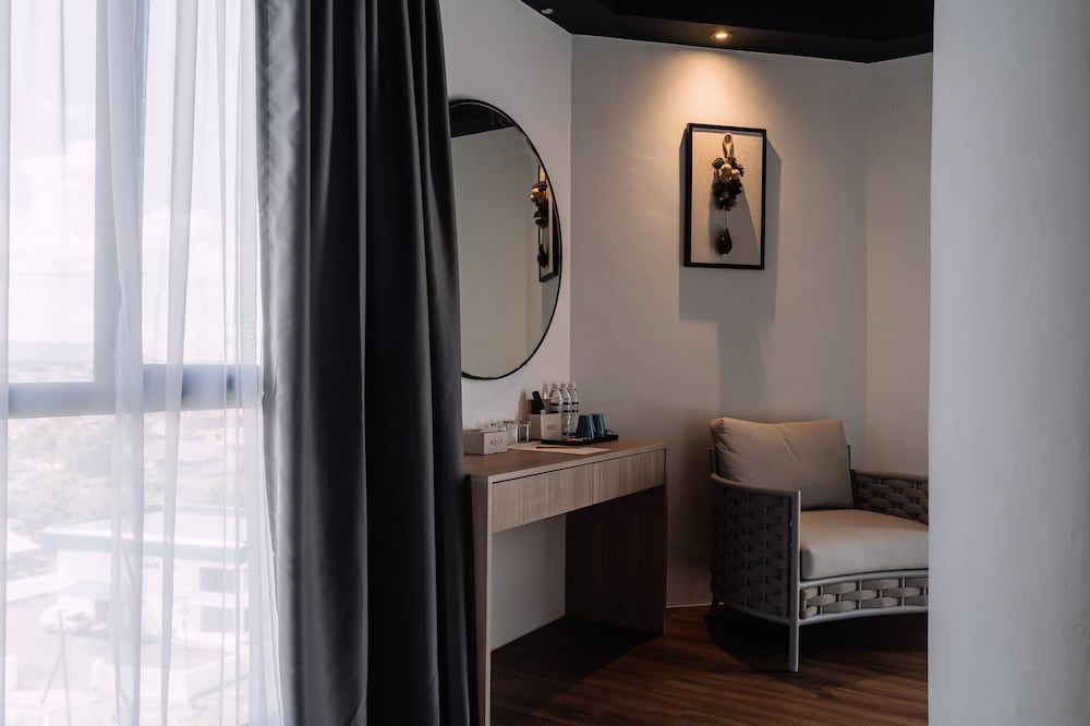 Impiana by Roxy Hotel Deluxe Triple Room, Multiple Beds 4