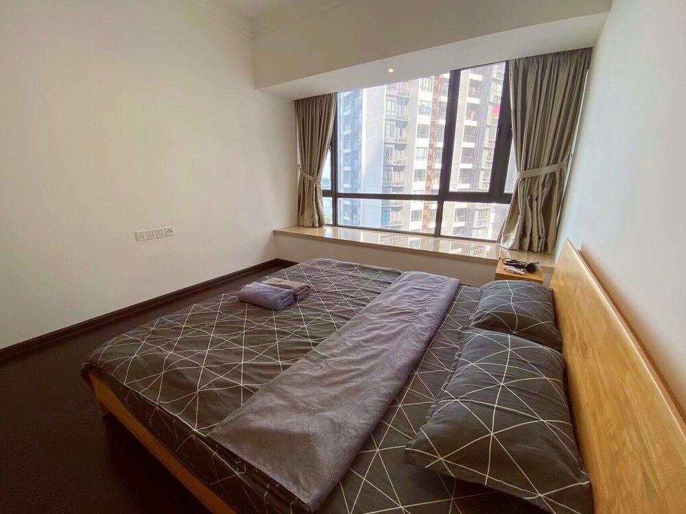 Luxury Apartment, 3 Bedrooms, 2 Bathrooms, Pool View
