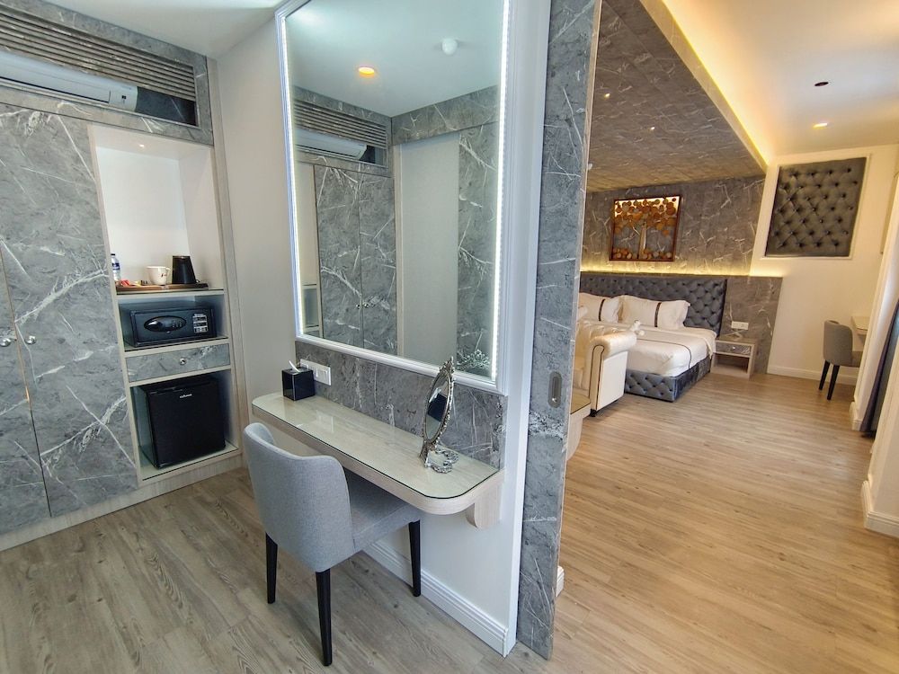 Frazel Heritage Hotel Executive Suite, City View 8