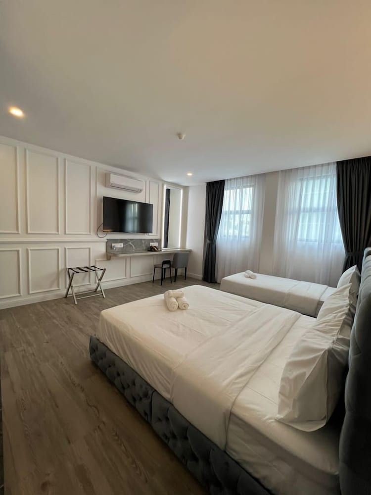 Frazel Heritage Hotel Family Triple Room, City View