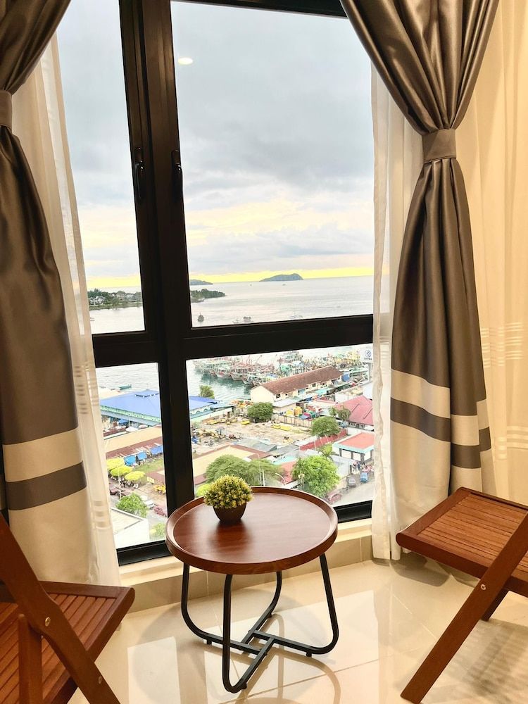Deluxe Condo, Sea View