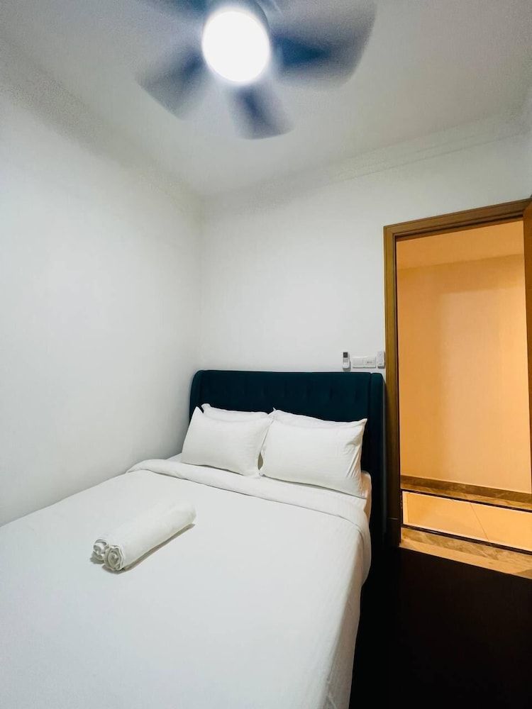 Club Triple Room
