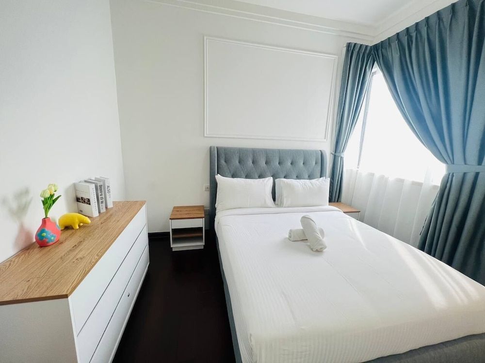 City Triple Room