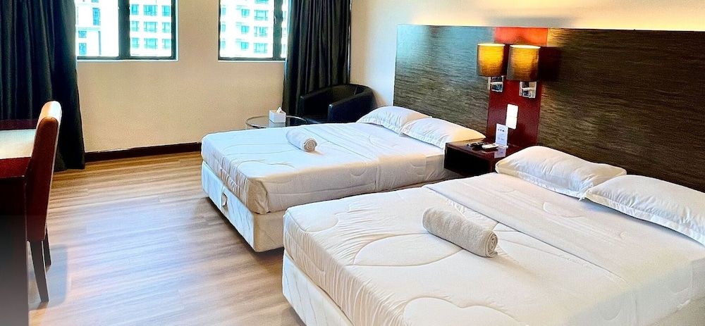 Exclusive Studio Suite, 2 Double Beds, Kitchen, River View