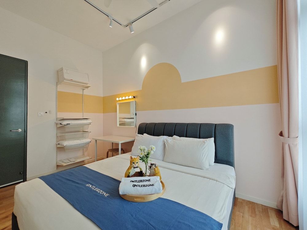Classic Apartment, 3 Bedrooms, Pool View