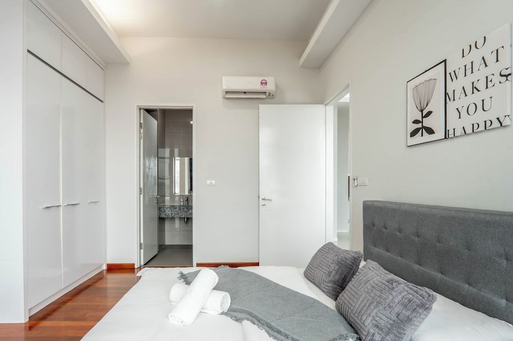 Azure Residences Kelana Jaya by Airhost Basic Apartment, City View 8