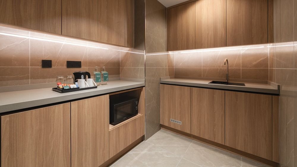 Holiday Inn & Suites Penang Prai by IHG Suite, 2 Bedrooms, Kitchenette (Dining) 5