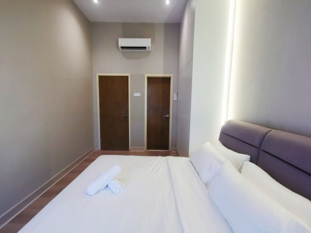 Setia Alam 58 by Manhattan Group House, 3 Bedrooms 8