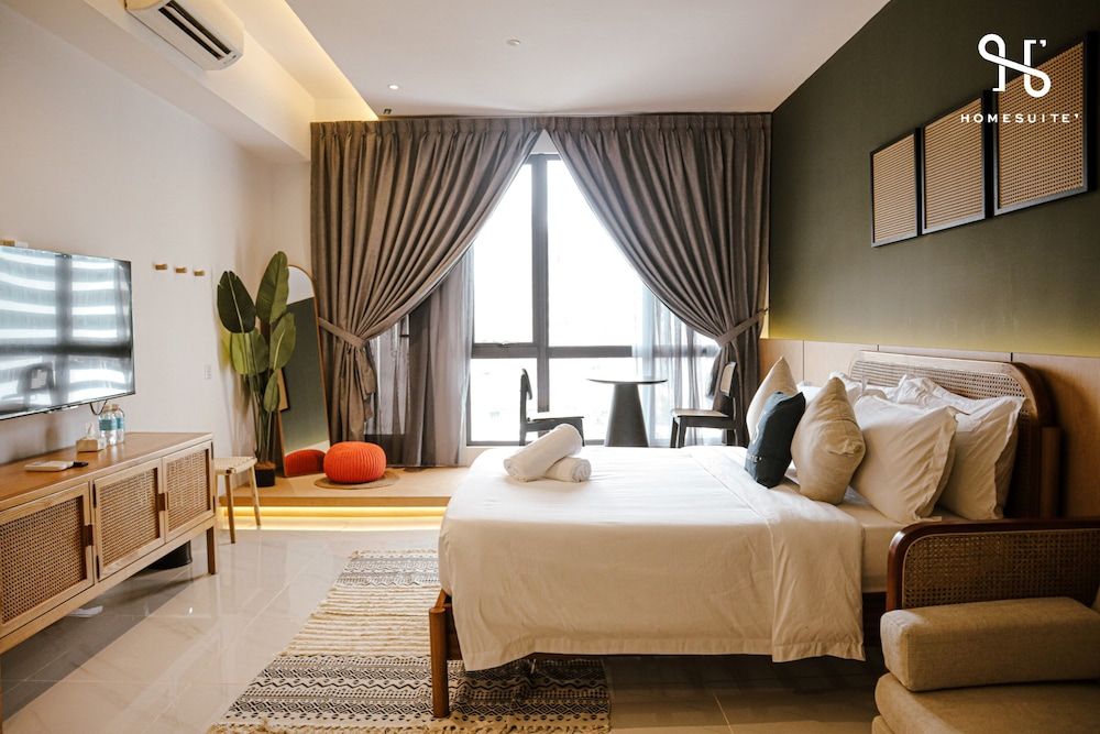 Premier Studio Suite, City View