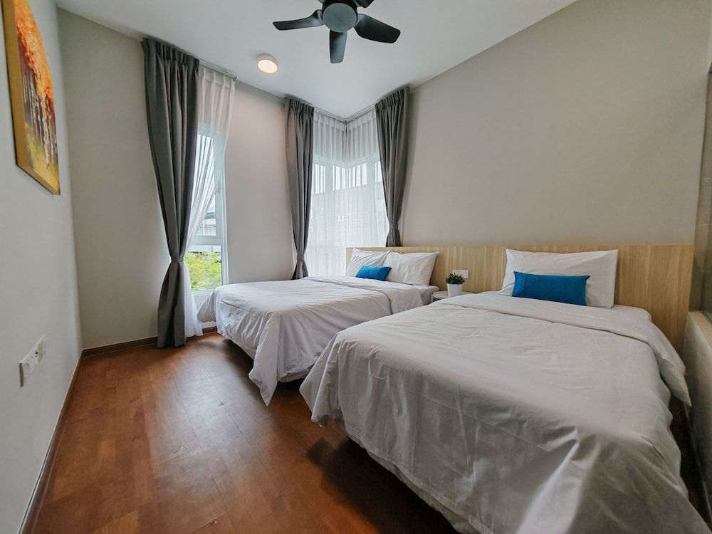 Mountain & Lake Views' Suite Cycas