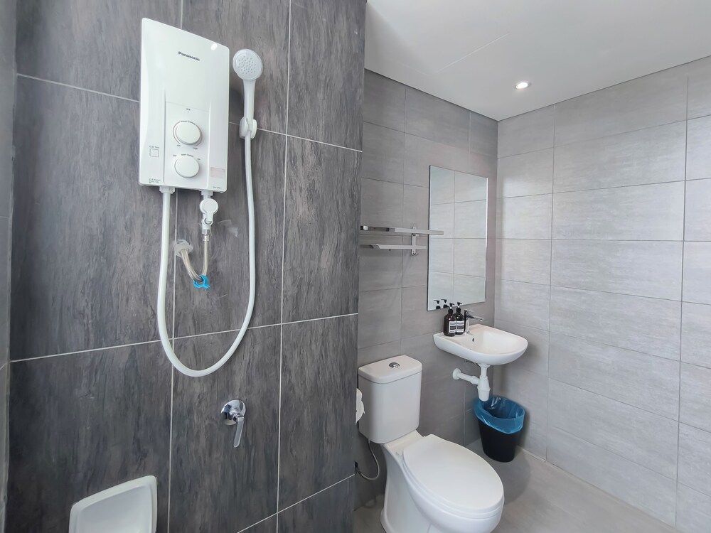 Edumetro by Manhattan Group Deluxe Apartment, 2 Bedrooms 26