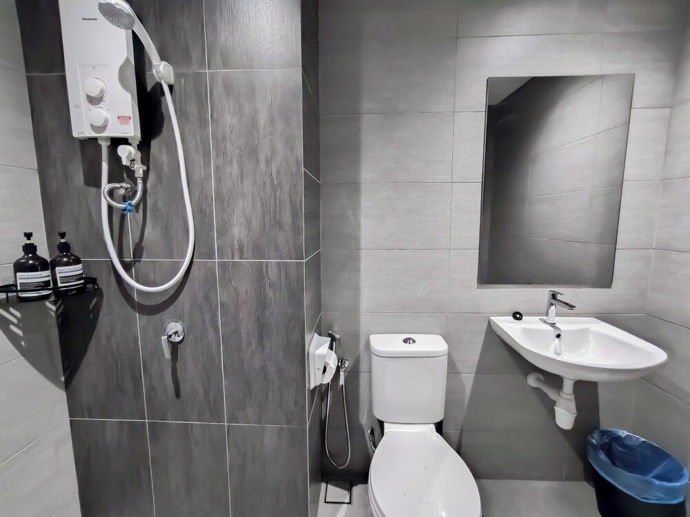 Edumetro by Manhattan Group Deluxe Apartment, 2 Bedrooms 20