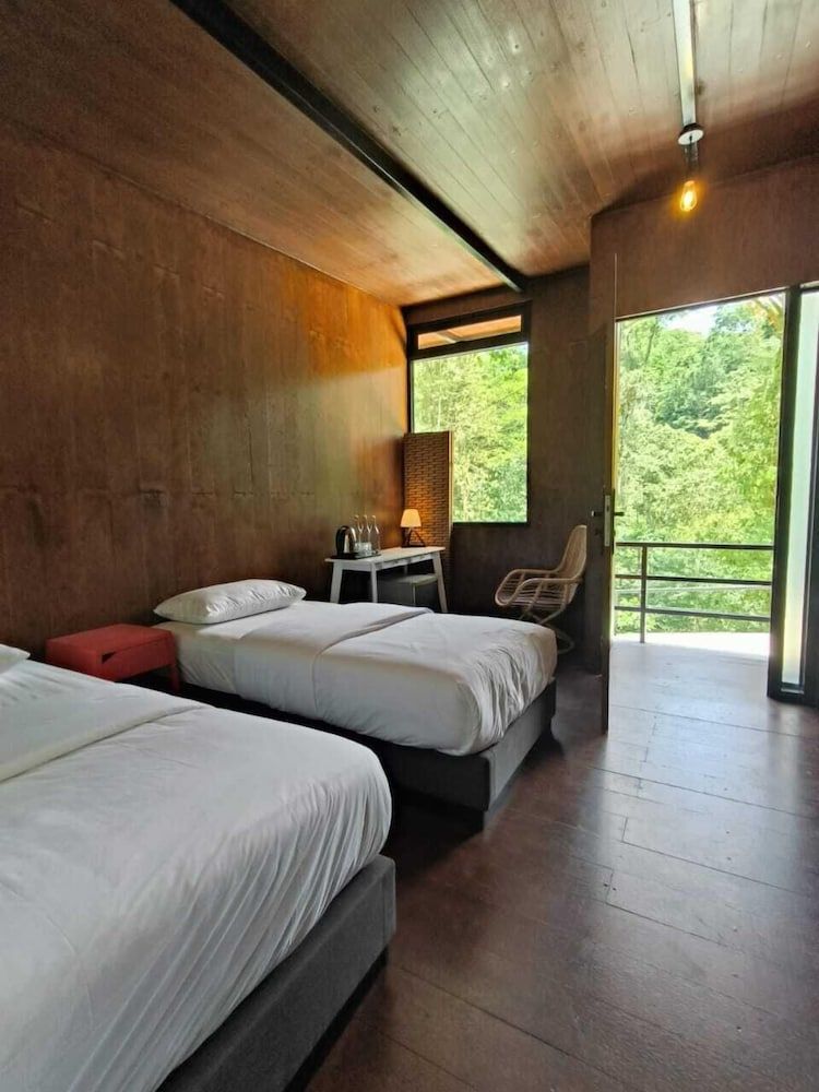 The HIJAU Camp & Cabin Economy Twin Room, Garden View