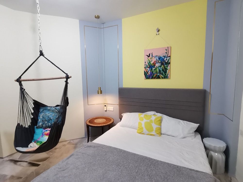 Design Studio Suite, Pool View