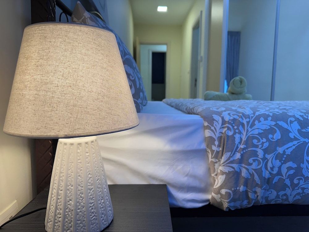 Skyline Luxe 4BR Retreat with En-suites Luxury Apartment, City View 5