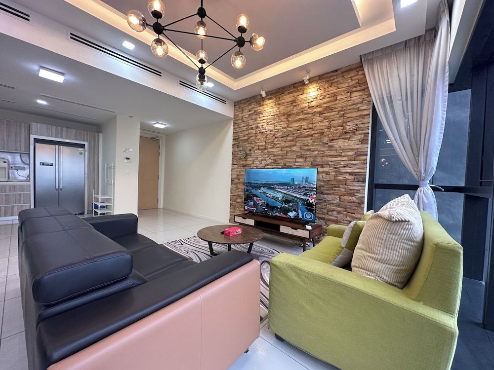 Skyline Luxe 4BR Retreat with En-suites Luxury Apartment, City View 19