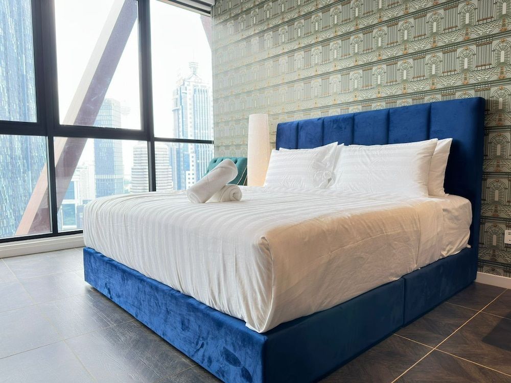 Superior Studio, City View