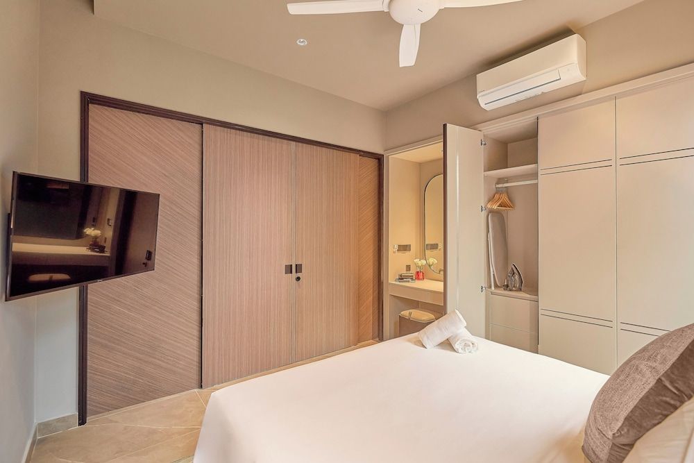Suite, 3 Bedrooms, Mountain View
