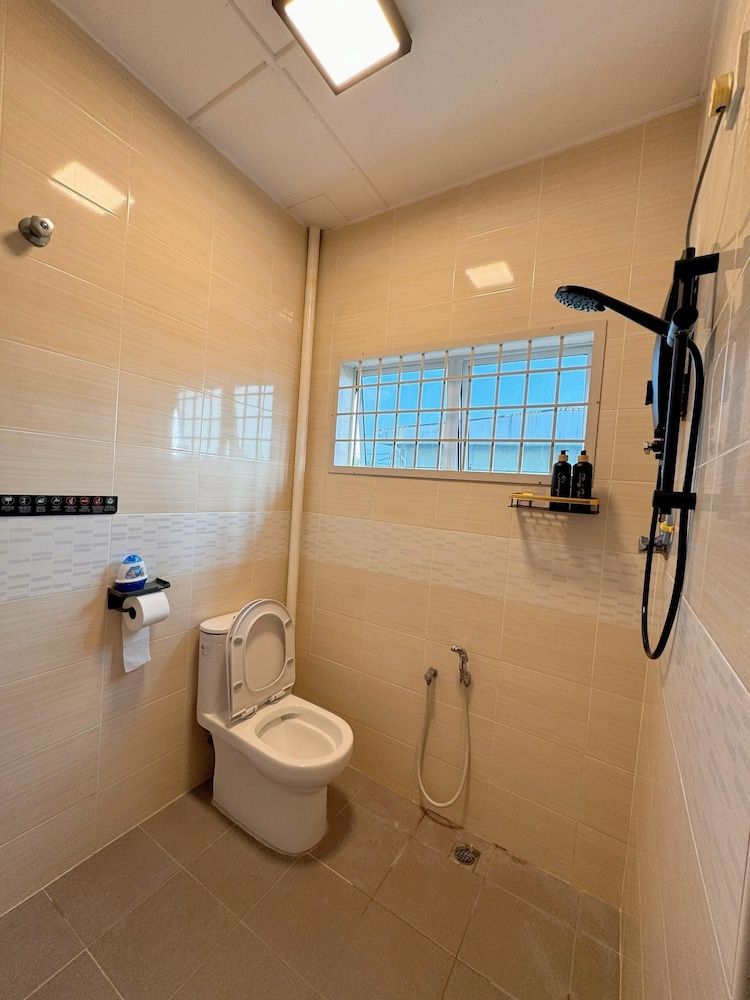 Comfy Tok Sira Home Kuantan 5 BR Family Bungalow 30