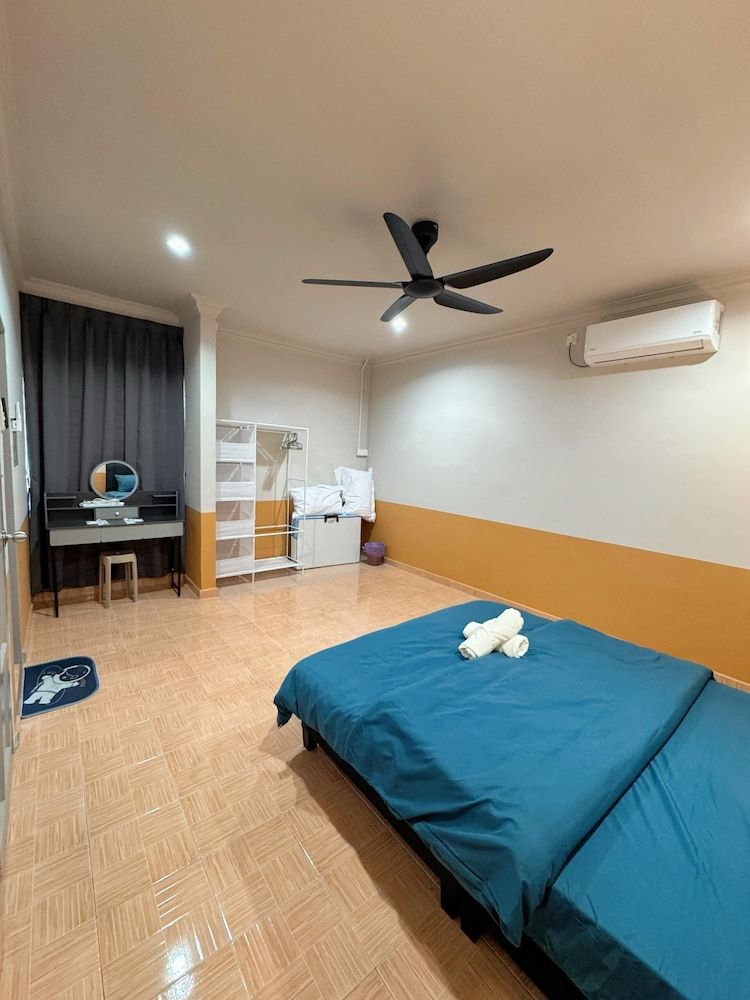 Comfy Tok Sira Home Kuantan 5 BR Family Bungalow 12