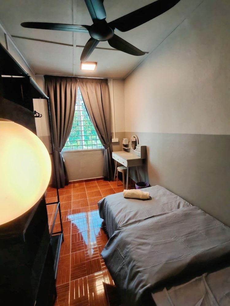 Comfy Tok Sira Home Kuantan 5 BR Family Bungalow 39