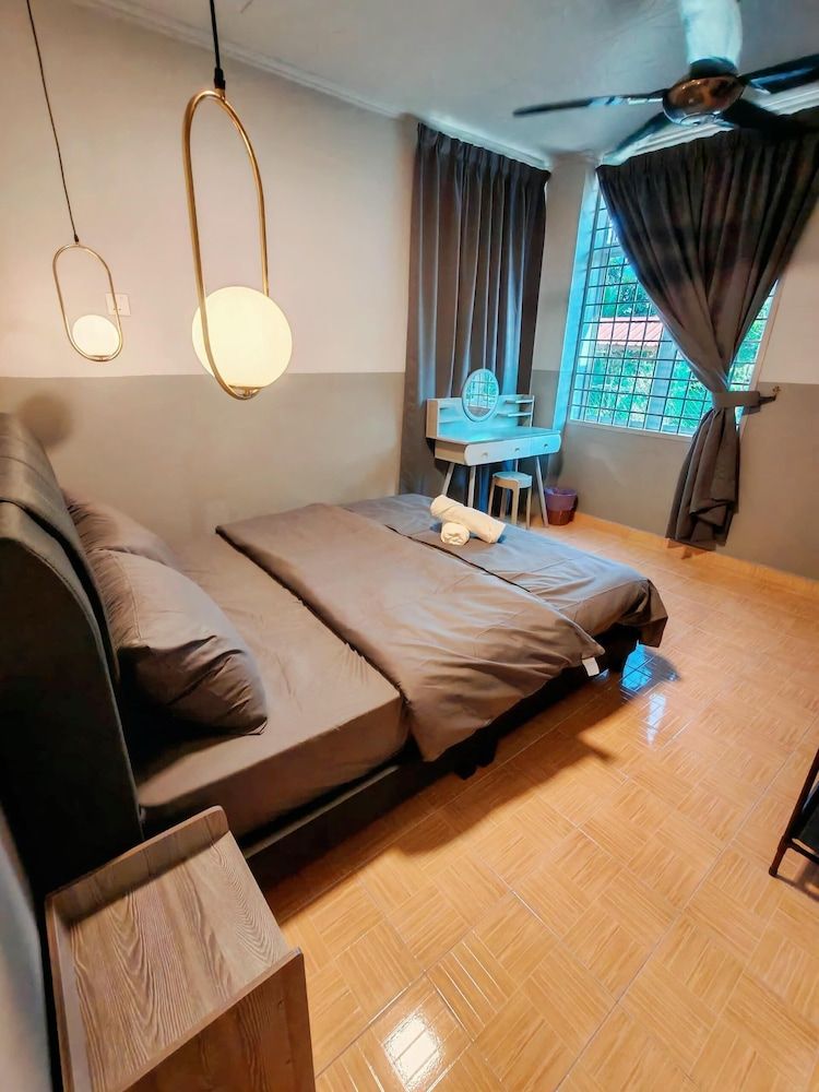Comfy Tok Sira Home Kuantan 5 BR Family Bungalow 20
