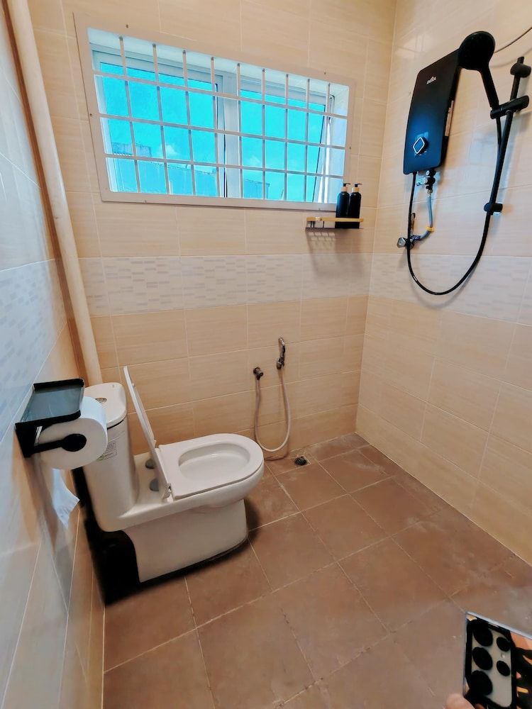 Comfy Tok Sira Home Kuantan 5 BR Family Bungalow 33