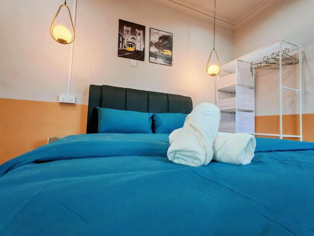 Comfy Tok Sira Home Kuantan 5 BR Family Bungalow 3