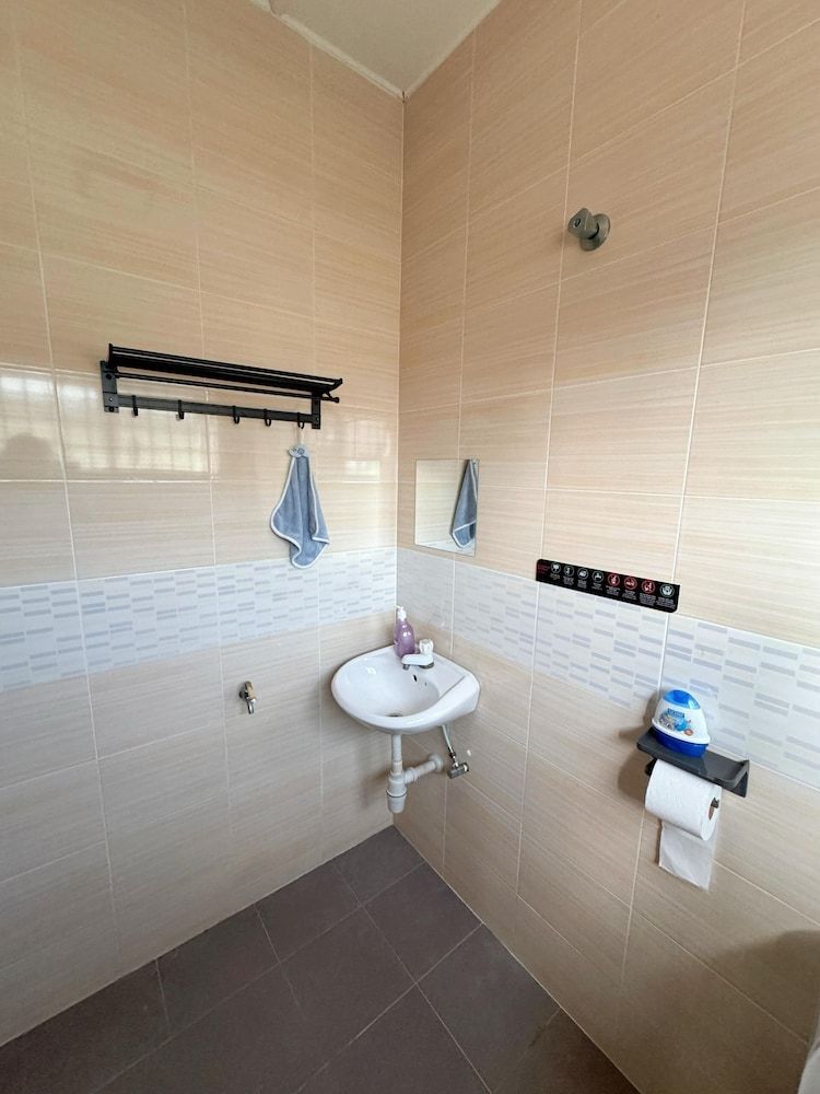 Comfy Tok Sira Home Kuantan 5 BR Family Bungalow 27