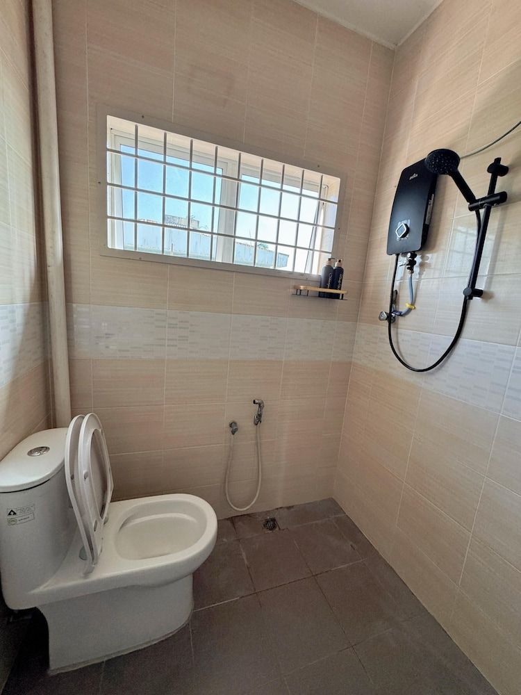 Comfy Tok Sira Home Kuantan 5 BR Family Bungalow 26