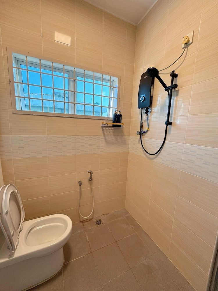 Comfy Tok Sira Home Kuantan 5 BR Family Bungalow 29