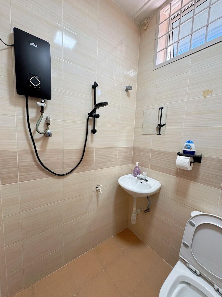 Comfy Tok Sira Home Kuantan 5 BR Family Bungalow 32