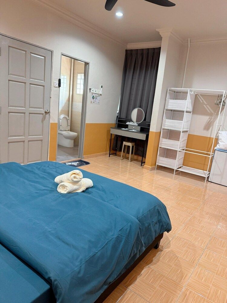 Comfy Tok Sira Home Kuantan 5 BR Family Bungalow 10